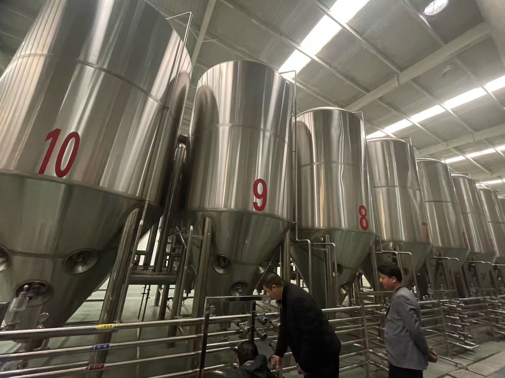 嘉兴精酿啤酒设备厂—平面布置、设备设计、制造、调试、培训等一条龙服务